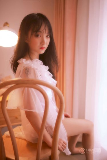 16位女子蹬坑撒尿视频